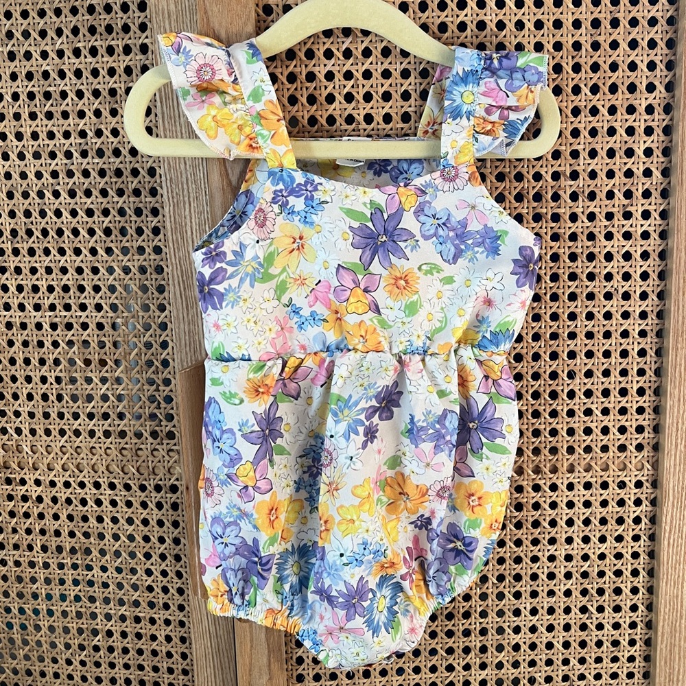 SHEIN 18m Multicolor Floral Ruffle Strap Baby Romper